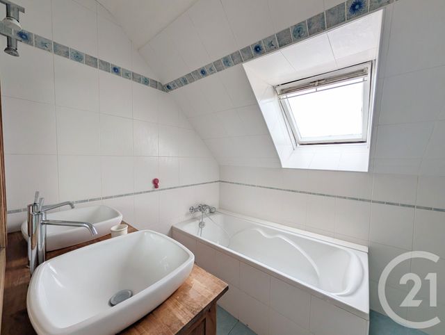 maison à louer - 5 pièces - 122.0 m2 - CREHEN - 22 - BRETAGNE - Century 21 Dufeil Invest